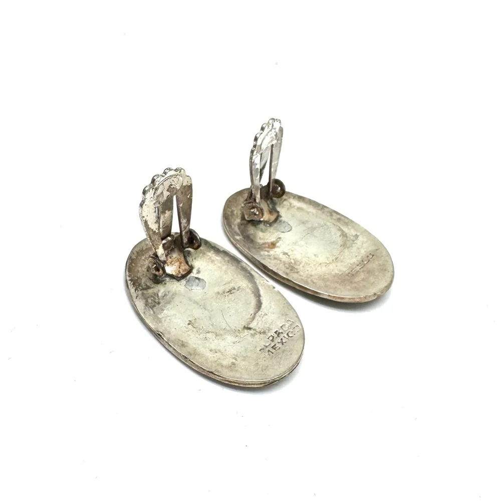 Vintage Alpaca Black Enamel Mother-of-Pearl Grape Motif Oval Earrings Clip-on
